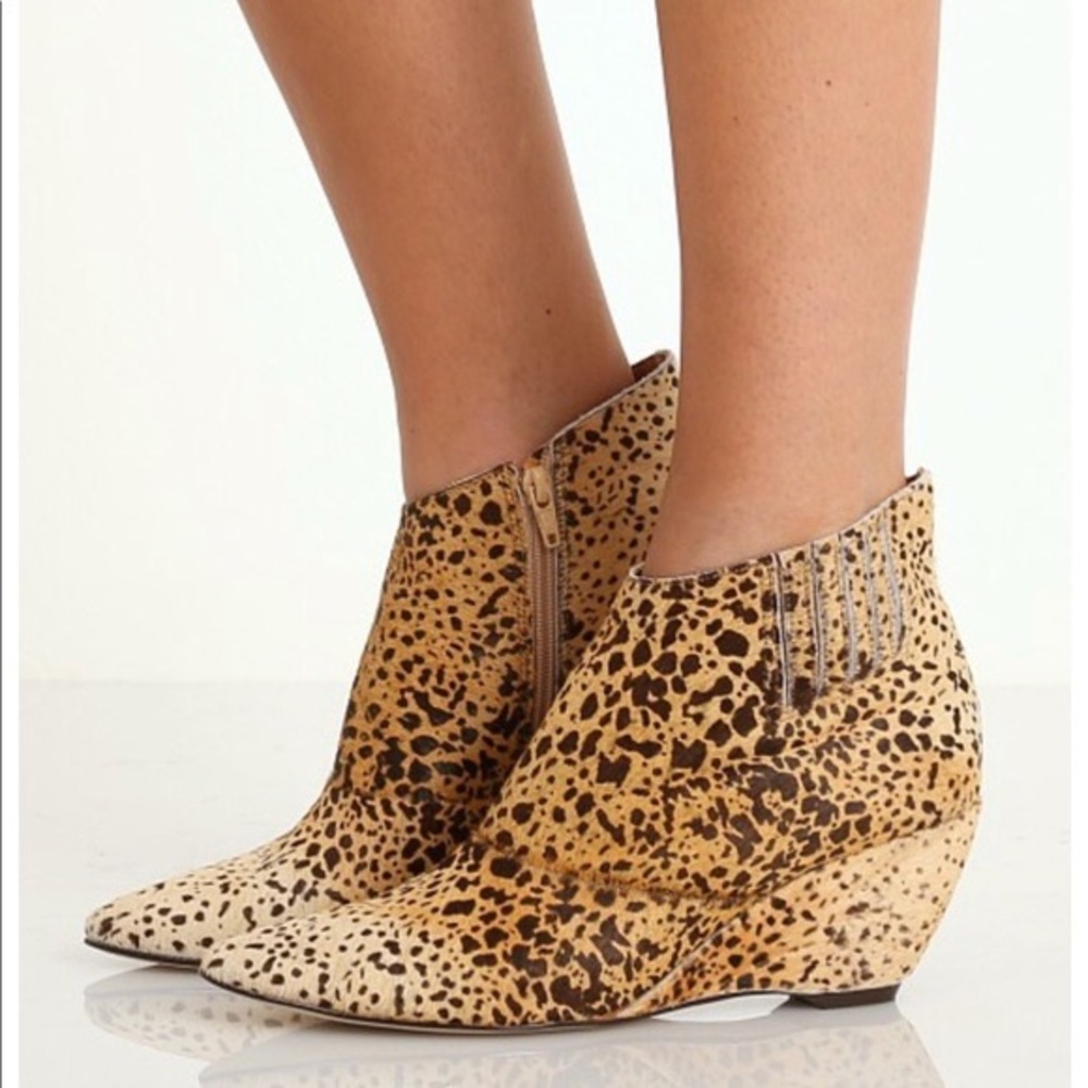 💠EUCMatisse Ladies “Teddy” Cow Hide Leopard Print Ankle Boot, Zipper/Wedge Sz 6